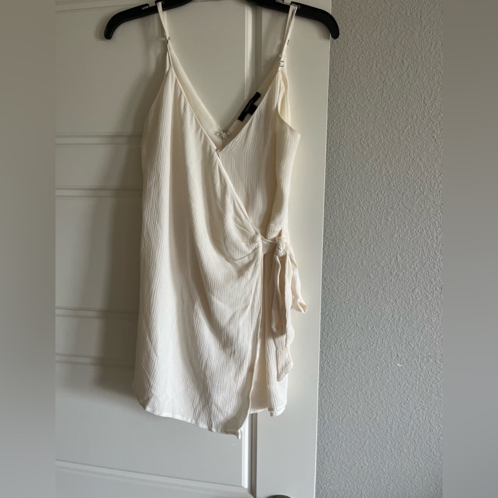 Forever 21 cream romper. Ties on the side. Zipper closure in back. Size Medium